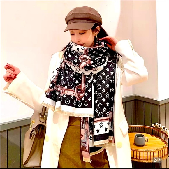 Women’s Cashmere Shawl - Picture 2 of 4